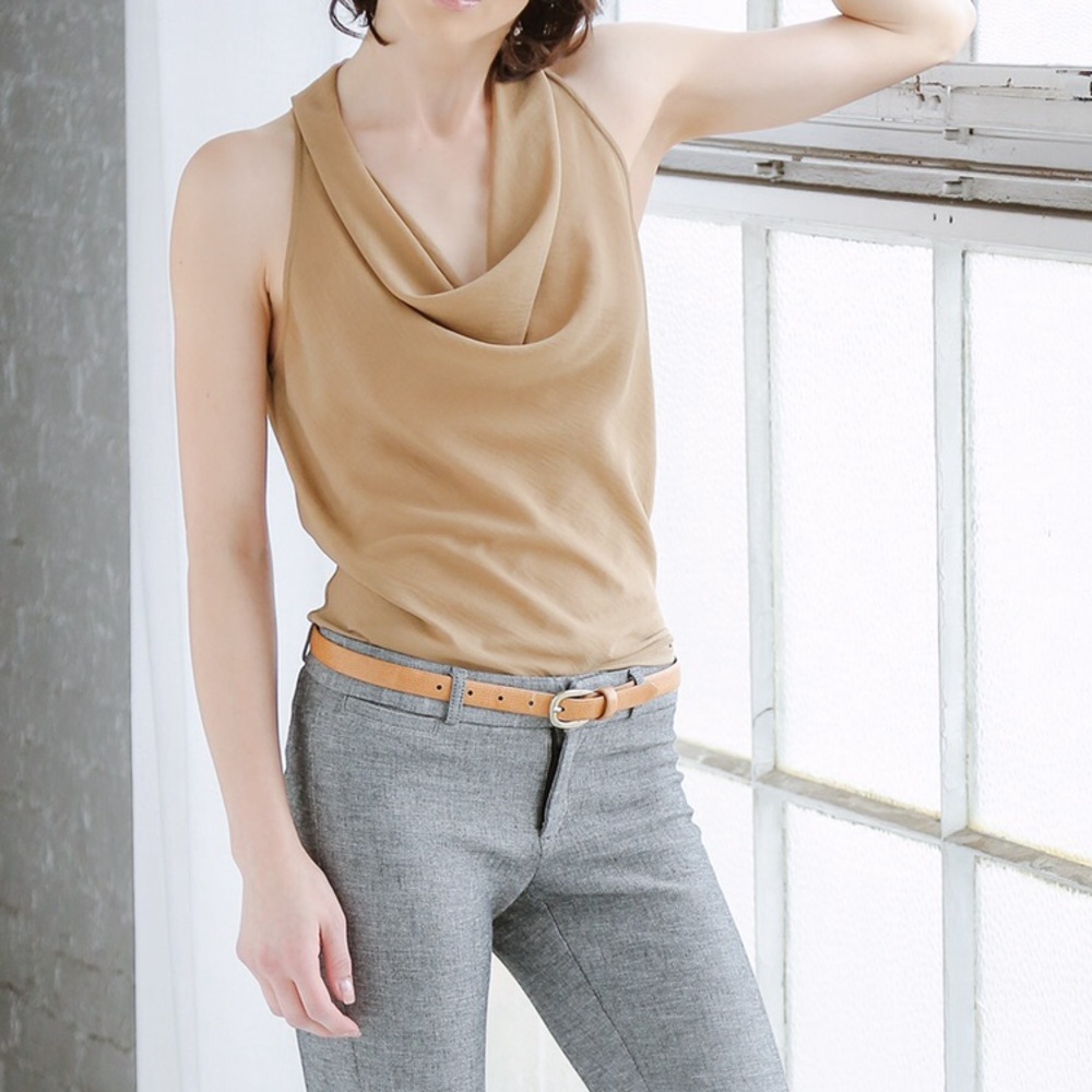Golden, tope cal neck sleeveless blouse